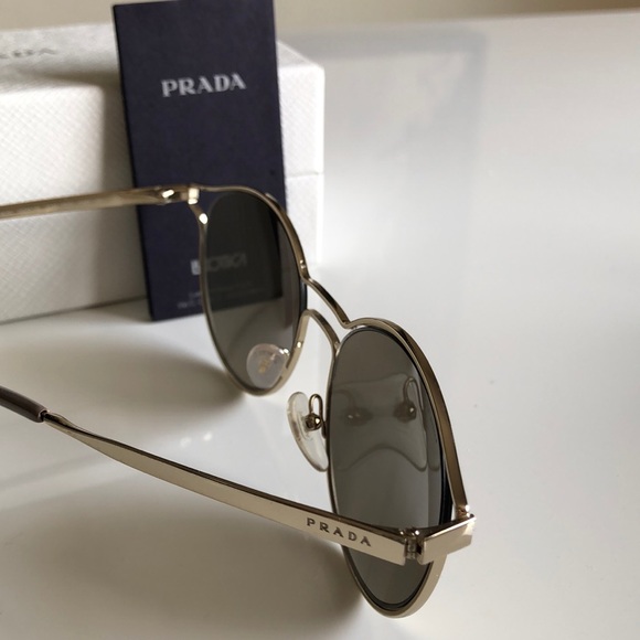 Used like new! Prada SPR 62S - Picture 3 of 4